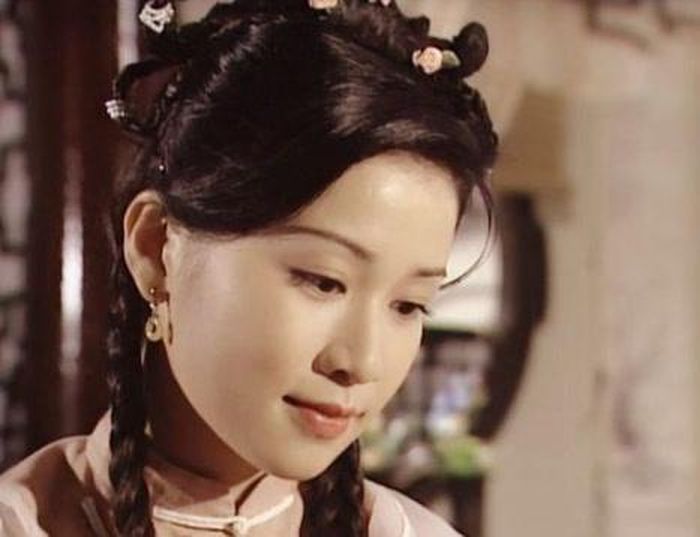 Xa Thi Mạn từng đảm nhận Miêu Nhược Lan ở giai đoạn đầu sự nghiệp, khi nhan sắc vẫn còn nét trẻ trung, trong sáng.