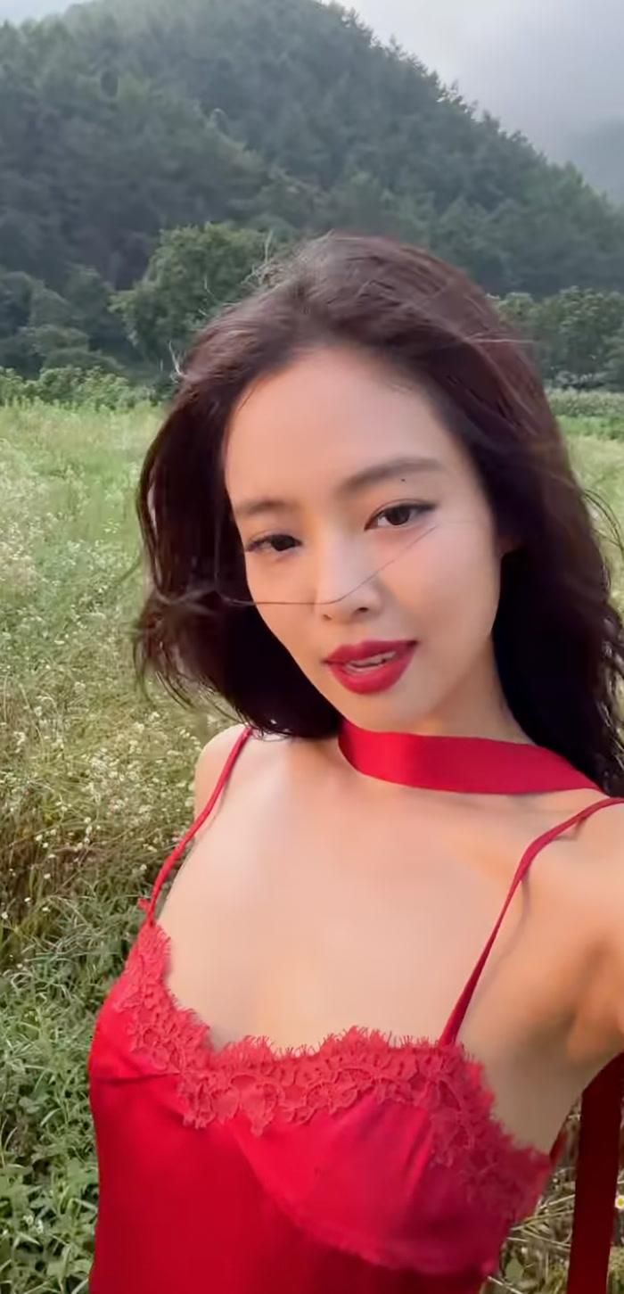 Khoảnh khắc mới đây của Jennie khiến cư dân mạng "dậy sóng".