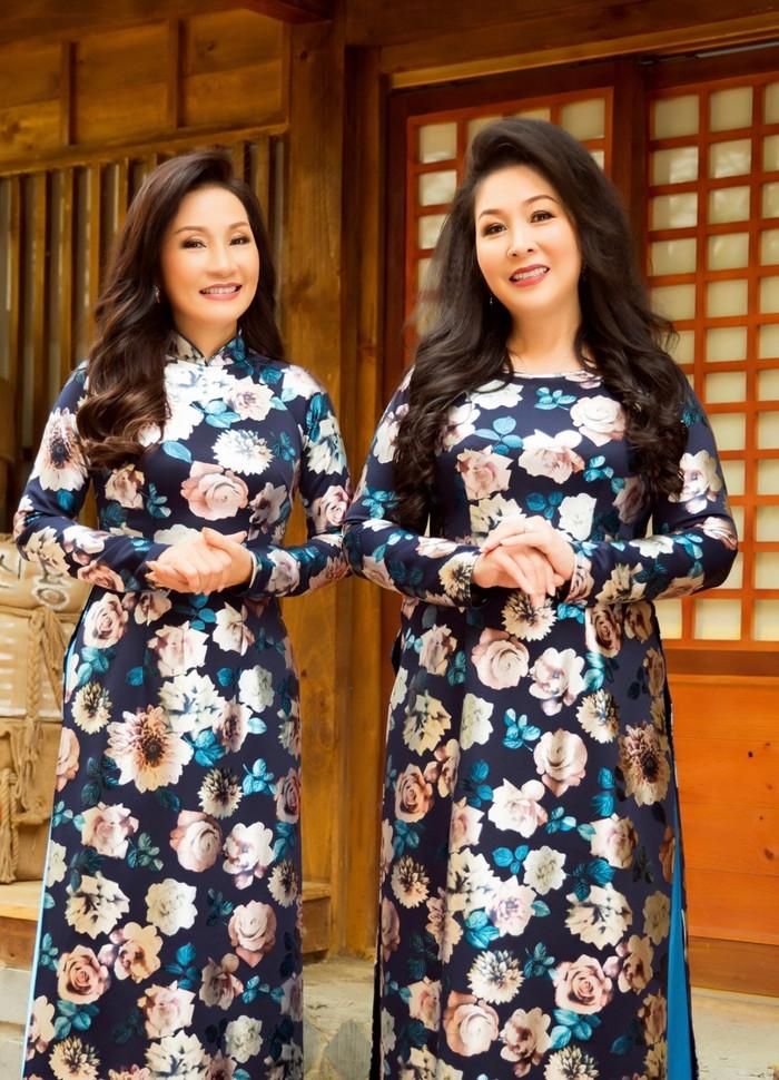 Hồng Đào và NSND Hồng Vân. 