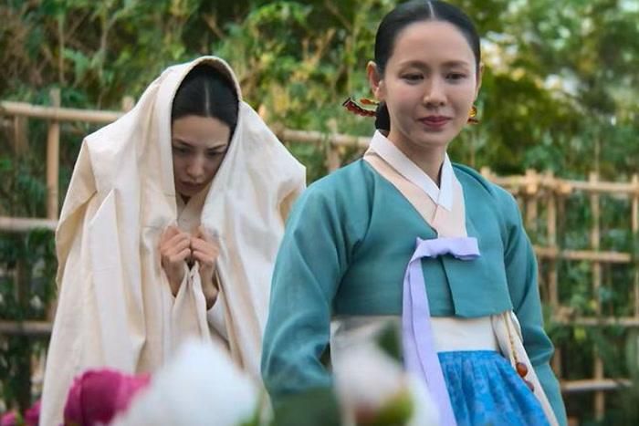 Vai phu nhân họ Cho đánh dấu màn trở lại dòng phim cổ trang đáng chú ý của Son Ye Jin sau nhiều năm.