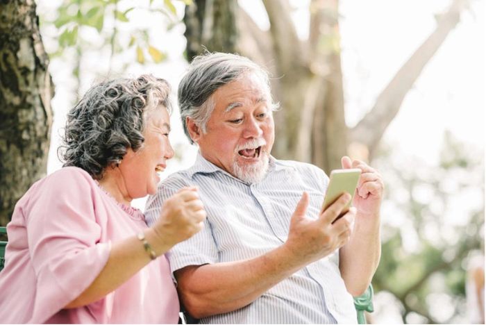 Cha mẹ hạnh phúc với sự trưởng thành của các con, các cháu - Ảnh minh họa