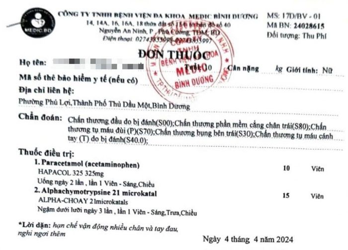 Đơn thuốc của cháu K.N, sau thăm khám chẩn đoán cháu bị chấn thương đầu, chấn thương phần mềm cẳng chân trái, chấn thương tụ máu đùi, chấn thương bụng bên tráum chấn thương tụ máu cánh tay do bị đánh. Ảnh: Gia đình cung cấp