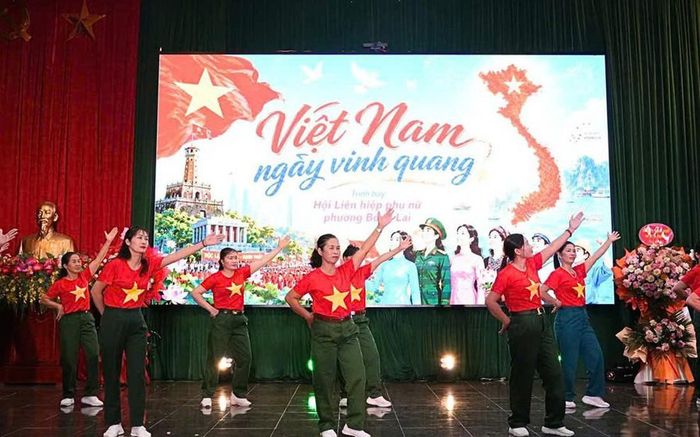 Hội LHPN phường Bồng Lai, tỉnh Bắc Ninh phối hợp với MTTQ phường tổ chức đêm giao lưu văn hóa, văn nghệ nhân kỷ niệm 81 năm Cách mạng Tháng Tám thành công và Quốc khánh 2/9.