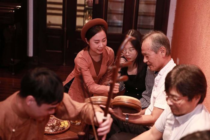 Đến với Xẩm 48h, khán giả không chỉ xem mà còn trực tiếp trải nghiệm.