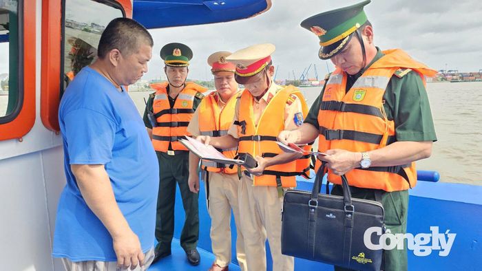 Kiểm tra, kiểm soát người và phương tiện hoạt động trên khu vực cảng biển TP.HCM.