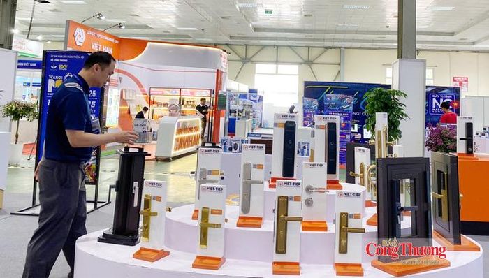 Công ty CP khóa Việt - Tiệp tham gia Hội chợ Triển lãm Sản phẩm công nghiệp chủ lực Hà Nội năm 2025.