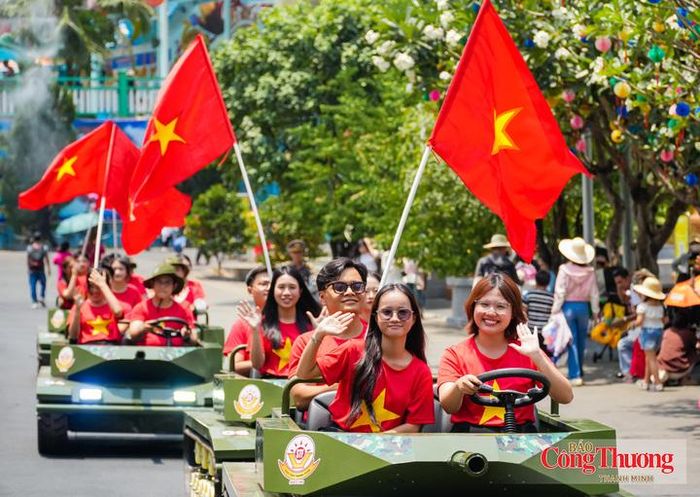 Dịp lễ 2/9 năm nay lượng khách khu du lịch Suối Tiên tăng cao so với cùng kỳ năm trước.