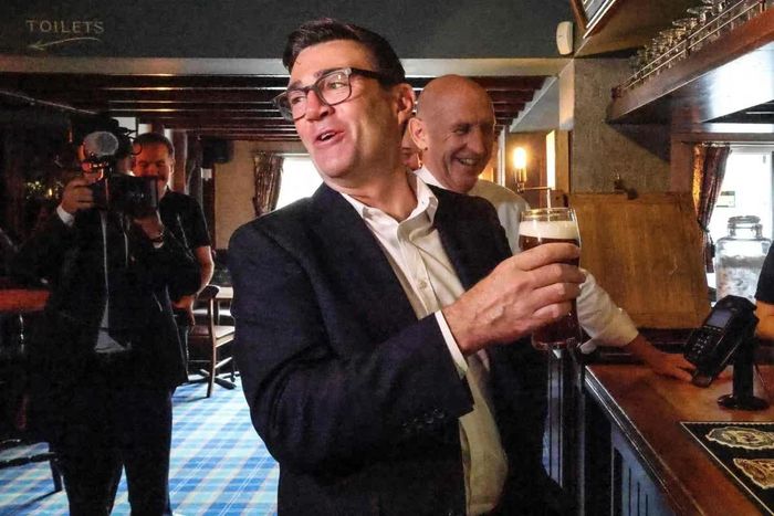 Tân Thủ tướng Anh Andy Burnham chính thức khép lại tháng đầu tiên tại Phố Downing để chuẩn bị bước vào giai đoạn đàm phán ngân sách và đối diện với các bài kiểm tra thực tế khi Quốc hội họp trở lại. Ảnh: SCMP.