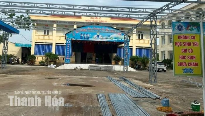 Khuôn viên sân trường Tiểu học Quảng Ninh được chỉnh trang làm mới trước thềm năm học mới.
