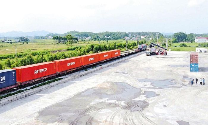  Ga Kép thuộc tuyến đường sắt liên vận quốc tế Hà Nội - Đồng Đăng. 