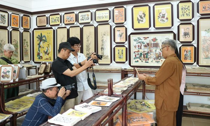  Làng tranh dân gian Đông Hồ trở thành điểm du lịch thu hút đông đảo du khách trong nước và quốc tế tham quan. 