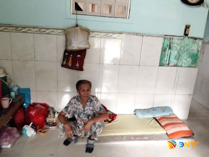 Căn nhà của bà Đỗ Thị Ngăn xuống cấp, nhiều hạng mục cần được sửa chữa để bảo đảm cuộc sống an toàn, ổn định.