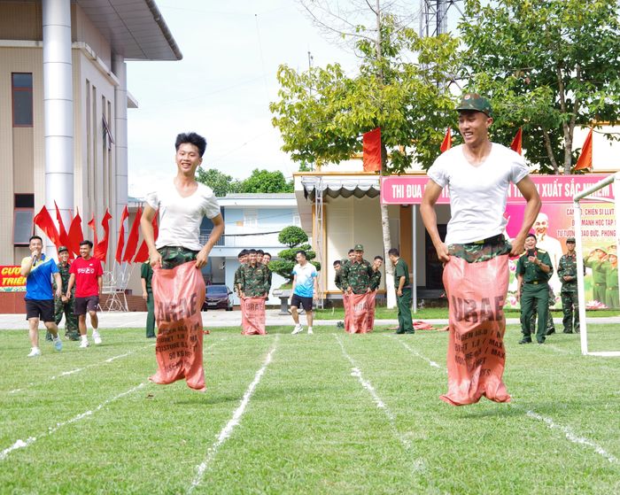 Vận động viên lực lượng vũ trang tỉnh thi đấu các bộ môn.