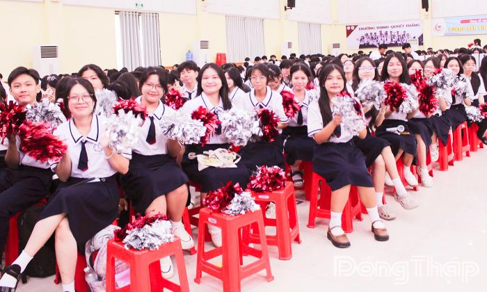 Tại điểm cầu Trường THPT Chuyên Nguyễn Quang Diêu.