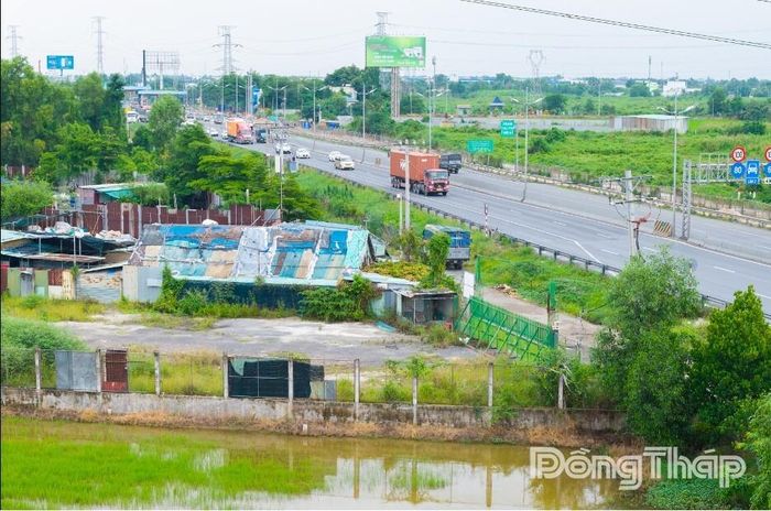 Thời gian qua, các nhà thầu đã nỗ lực tập trung huy động tối đa nhân lực, thiết bị để đẩy nhanh tiến độ Dự án.