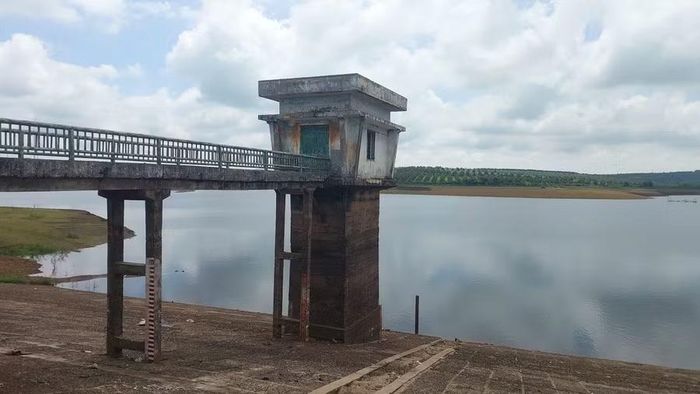  Hồ chứa nước Hoàng Ân (xã Chư Prông) đang giai đoạn tích nước. Ảnh: N.D 