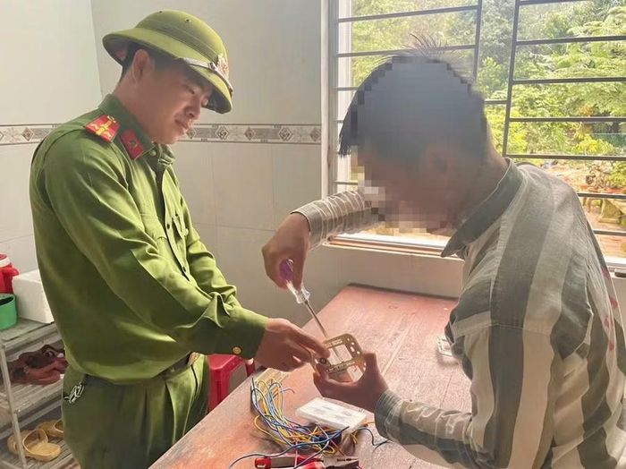  Phạm nhân tại Trại giam Kim Sơn được học nghề để có thêm cơ hội việc làm sau khi trở về địa phương. Ảnh: ĐVCC 
