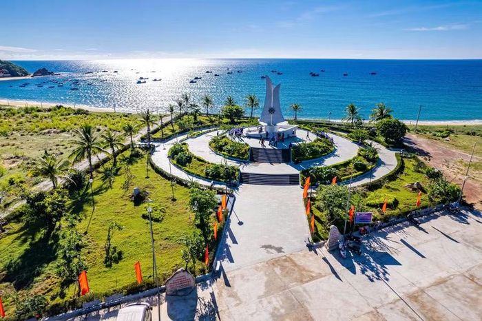  Khu di tích lịch sử nơi cập bến tàu không số ở Lộ Diêu góp phần giáo dục thế hệ trẻ về truyền thống cách mạng. Ảnh: Dũng Nhân 