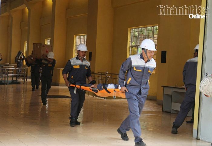 Công tác cứu nạn, cứu hộ, cứu tài sản được lực lượng tại chỗ khẩn trương triển khai.