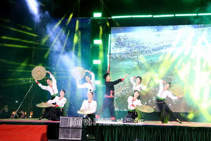 Các tiết mục văn nghệ tại buổi tổng duyệt Chương trình nghệ thuật và màn múa xòe đoàn kết chào mừng Tết Độc lập 2/9.