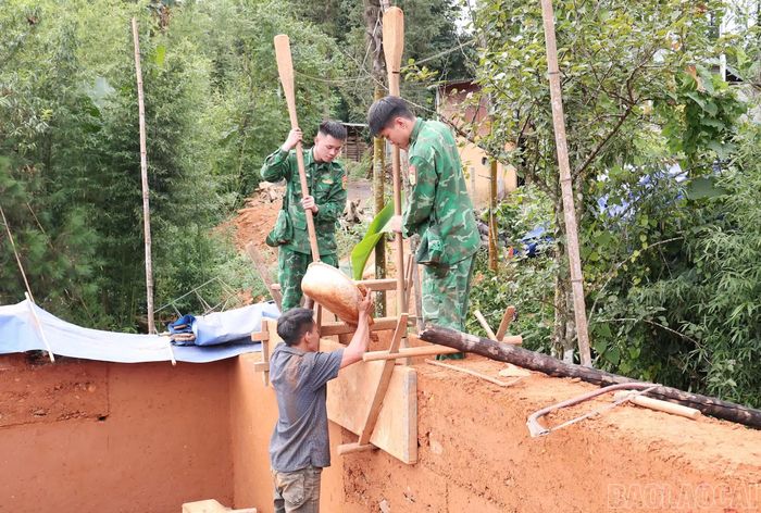 Tình quân dân luôn được củng cố ngày càng bền chặt, tạo nên sức mạnh tổng hợp bảo vệ vững chắc Tổ quốc. Bằng những việc làm bình dị nhưng đầy ý nghĩa, các thế hệ người Việt Nam đang tiếp nối truyền thống cách mạng, góp phần xây dựng tuyến biên giới hòa bình, hữu nghị, hợp tác và phát triển.