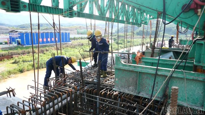 Chủ đầu tư cam kết bàn giao mặt bằng và bảo đảm các điều kiện kỹ thuật vào cuối tháng 11/2026 để phía Trung Quốc tổ chức hợp long nhịp chính.