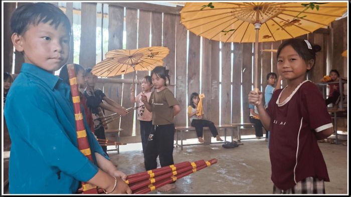 Theo giai điệu của bản nhạc Đi học