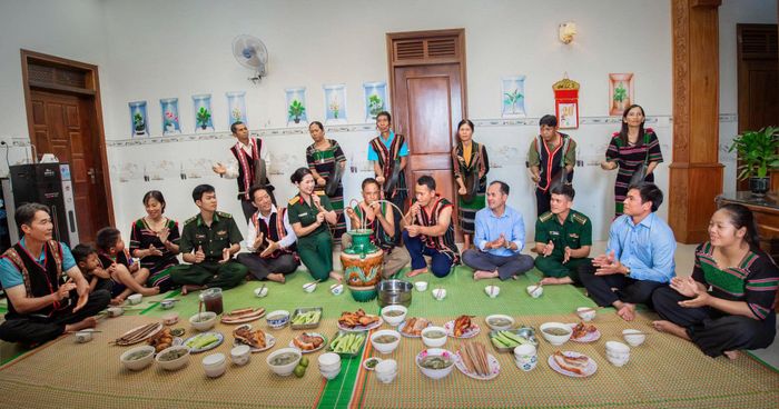 Chính quyền địa phương và chiến sĩ Biên phòng gần gũi, gắn bó với đồng bào vùng biên