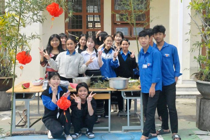 Thùy Trang cùng các bạn tích cực hưởng ứng các hoạt động Đoàn, phong trào thanh niên