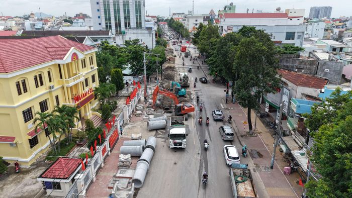 Các đơn vị thi công dự án Sửa chữa, nâng cấp đường Trần Hưng Đạo đang đẩy nhanh tiến độ thi công để dự án về đích đúng thời hạn