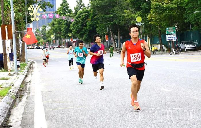 Các vận động viên tranh tài môn Việt dã tại Đại hội. 