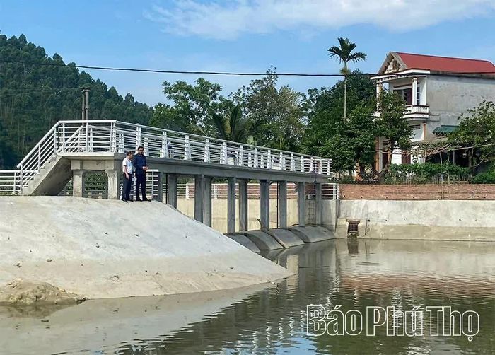 Đập dâng nước Đồng Quan, xã Hải Lựu, có nhiệm vụ tưới cho hơn 100 ha cây trồng và tiêu nước cho hơn 3.200 ha.