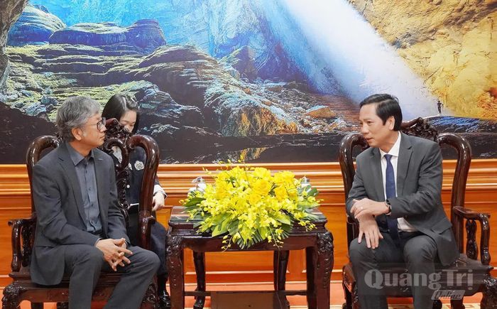 Đồng chí Hoàng Nam, Ủy viên Ban Thường vụ Tỉnh ủy, Phó Chủ tịch Thường trực UBND tỉnh trao đổi với ông Lee Byung Hwa, Giám đốc Quốc gia Văn phòng KOICA Việt Nam - Ảnh: N.M