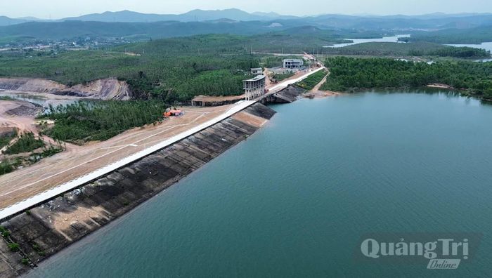 Công trình hồ Vực Tròn được đẩy nhanh tiến độ, đưa vào sử dụng trước mùa mưa bão - Ảnh: N.M