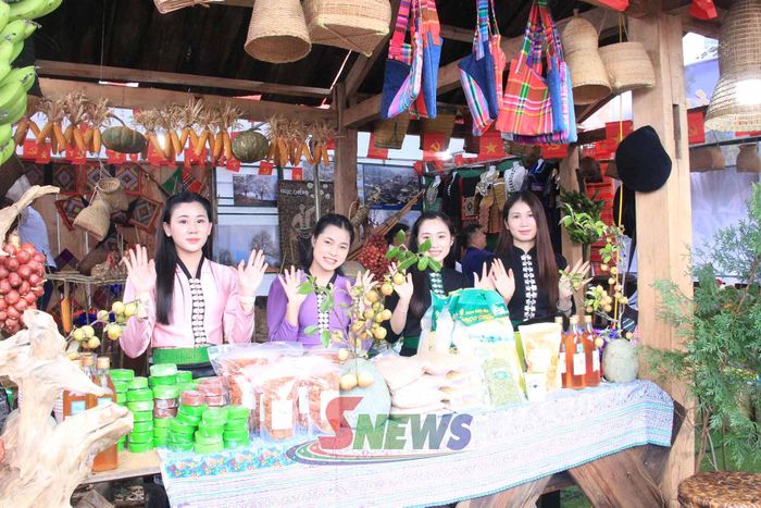 Gian trưng bày nông sản xã Ngọc Chiến.