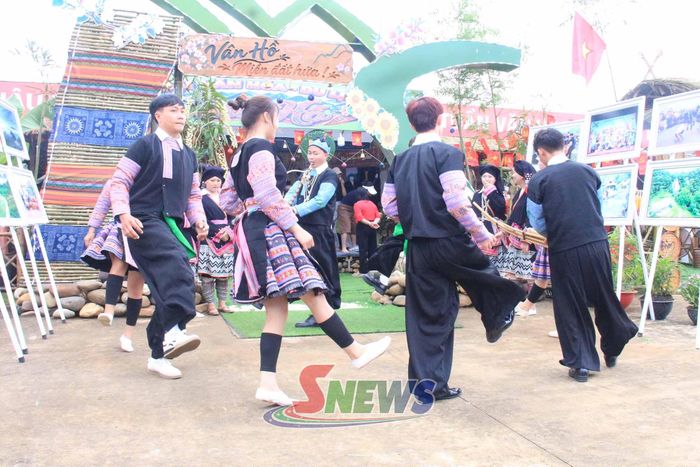 Không gian văn hóa Mông xã Vân Hồ .