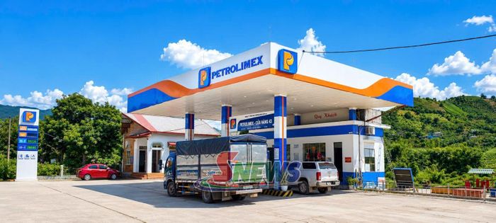 Petrolimex - Cửa hàng 43, xã biên giới Mường Hung duy trì hoạt động xuyên lễ.v