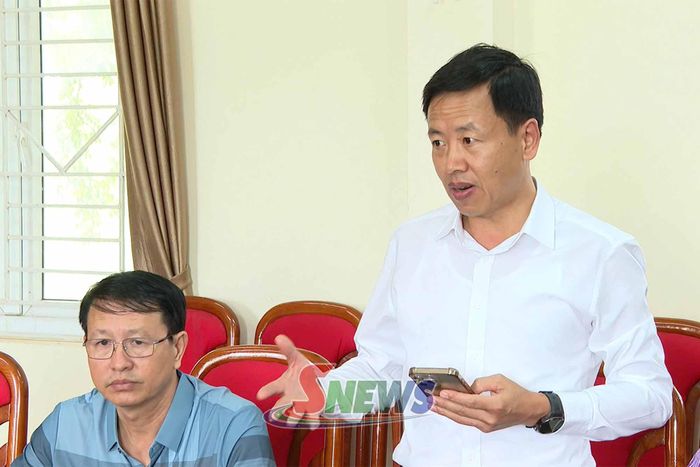 Đồng chí Nguyễn Trường Chinh, Giám đốc Báo và Phát thanh, truyền hình Sơn La trao đổi về công tác chuẩn bị Truyền hình trực tiếp Lễ Khai giảng.