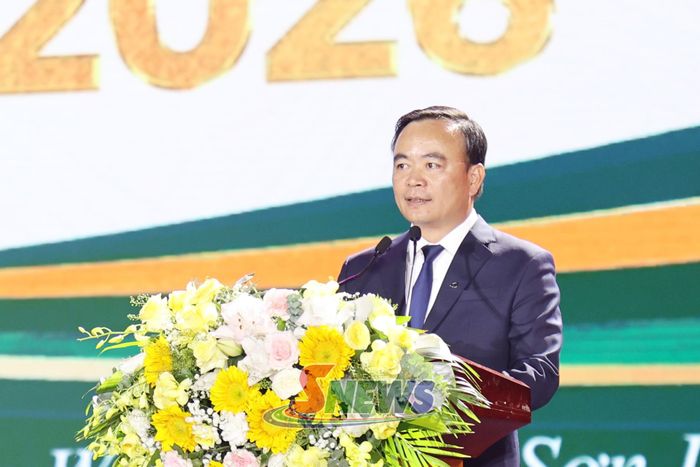 Đồng chí Hà Trung Chiến, Ủy viên Ban Thường vụ Tỉnh ủy, Phó Chủ tịch Thường trực UBND tỉnh phát biểu tại đêm hội.