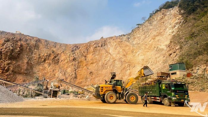 Mỏ đá Lũng Chò 2, xã Quang Sơn, của Công ty CP Đầu tư và Xây dựng Hà Nội đang thực hiện nâng công suất khai thác, bổ sung nguồn đá xây dựng.