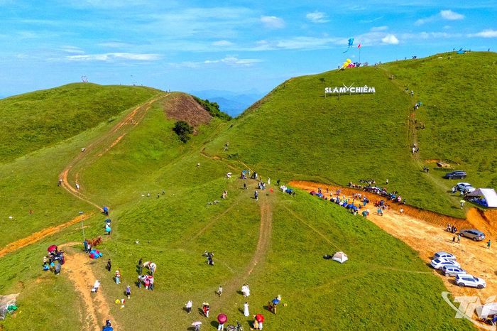 Slam Chiêm rộn ràng trong ngày đầu lễ hội.