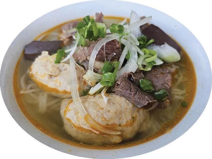  Bún bò Huế.