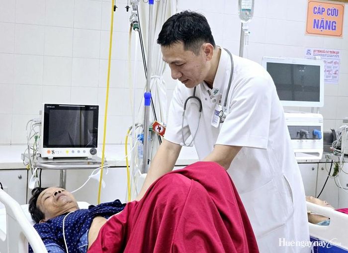 Kiểm tra sức khỏe cho bệnh nhân đến cấp cứu 