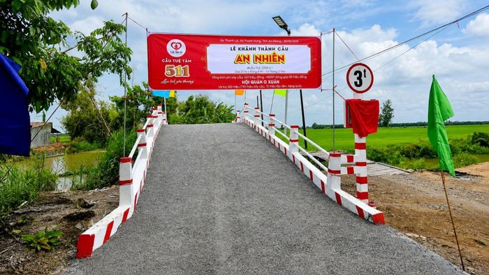 Cầu giao thông nông thôn xã Thạnh Hưng được xây dựng từ nguồn xã hội hóa (Ảnh: Phòng Kinh tế xã Thạnh Hưng)