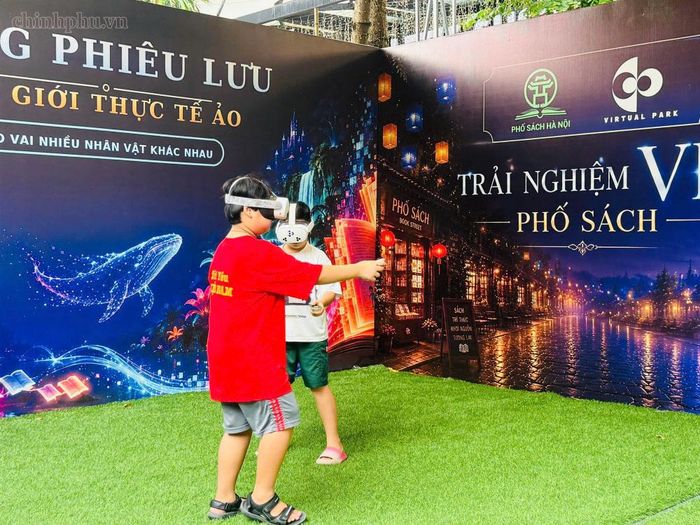 Sự kết hợp giữa không gian thực và các yếu tố ảo tạo cảm giác chân thực. Ảnh: chinhphu.vn/Minh Thư