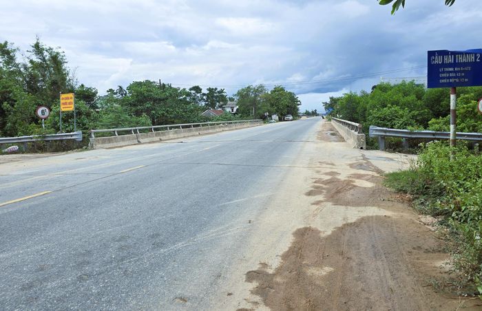 Đoạn qua cầu Hải Thành 2 đang vướng mặt bằng.