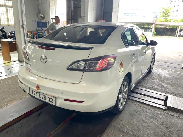Với những đăng kiểm viên, phía sau mỗi kết quả kiểm định là trách nhiệm đối với sự an toàn của người tham gia giao thông. Ảnh chụp tại Cơ sở Đăng kiểm 1701D và 1702D chiều 31/8.