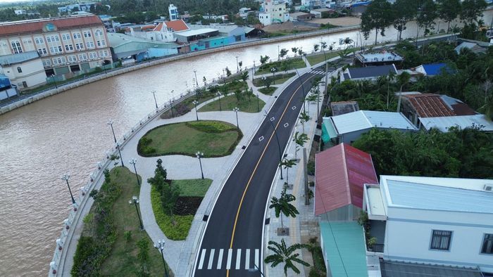 Một góc công viên cây xanh đoạn qua phường Đạo Thạnh.