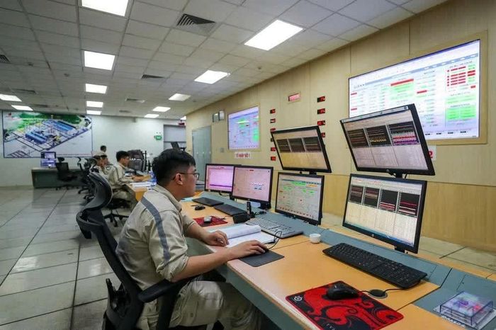 Kỹ sư vận hành Nhà máy Nhiệt điện Thái Bình 2 - Hưng Yên. Ảnh: Đức Thanh
