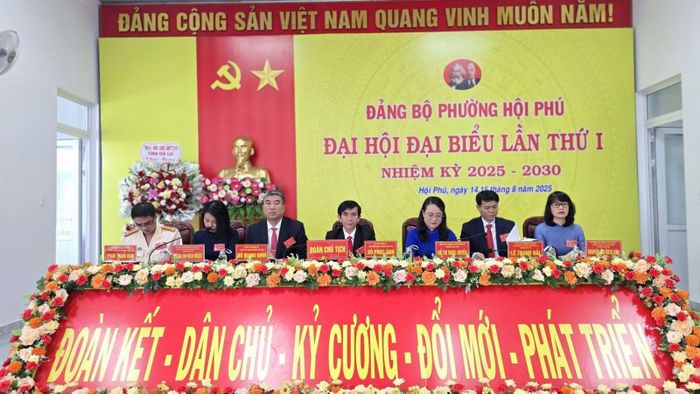 Đoàn Chủ tịch điều hành Đại hội đại biểu phường Hội Phú nhiệm kỳ 2025-2030